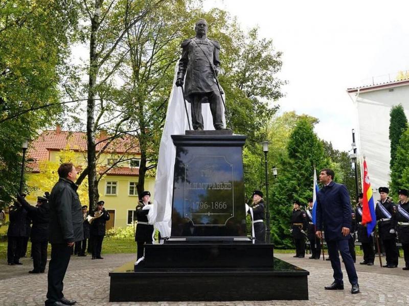 Kaliningrade atidengtas paminklas grafui, numalšinusiam šlėktų sukilimą