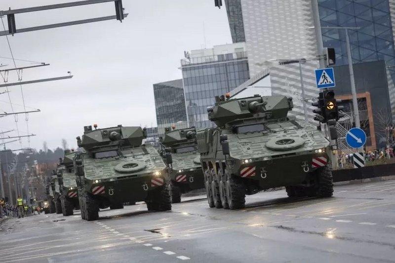 Galingiausios šalys Lietuvos kariuomenės parade pademonstravo savo galią