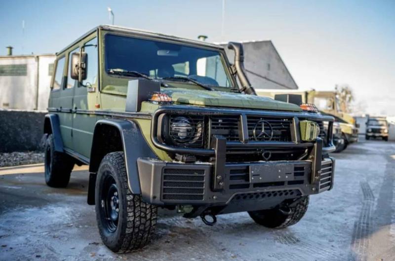 Lietuvos kariuomenę už 32 milijonus eurų pasiekė visureigiai „Mercedes-Benz“ G 350d