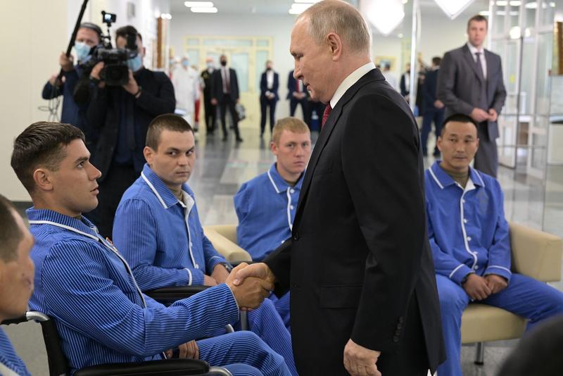 Sausio 1 d. Rusijos prezidentas susitiko su gydomais kariškiais
