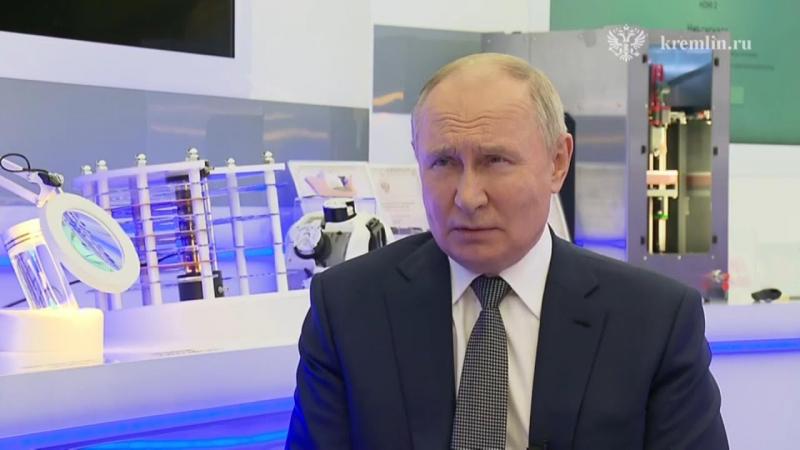 Vladimiras Putinas pasidalijo įspūdžiais po interviu su Takeriu Karlsonu