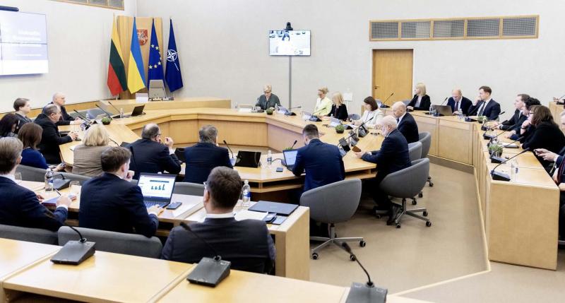 Pasaulyje karai, o Lietuvoje tęsiamos tarpinstitucinės diskusijos dėl atgrasymo finansavimo
