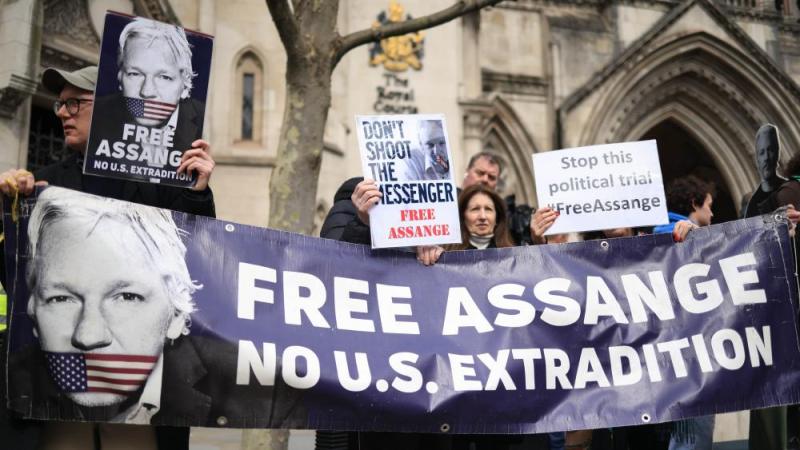 Londono teismas leido Džulianui Asandžui apskųsti sprendimą dėl jo ekstradicijos į JAV