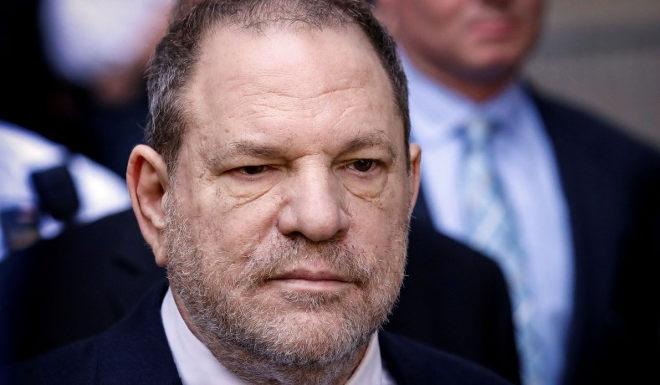 Teismas panaikino 23 m. kalėjimo nuosprendį Harvey Weinsteinui už MeToo lytinius nusikaltimus