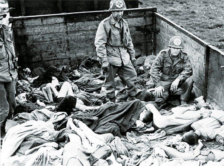 Remiantis naujais įrodymais, lavonai Dachau ir Buchenwalde buvo žuvę vokiečių kareiviai