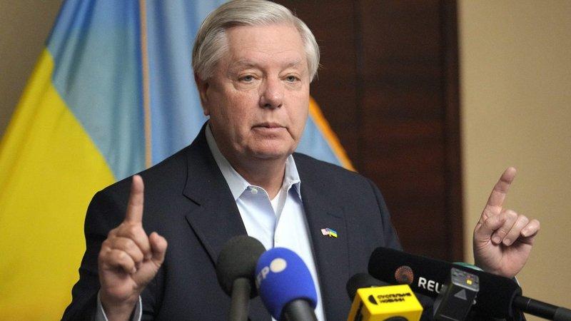 Senatorius Grahamas: Ukraina „sėdi ant 10-12 trln. naudingųjų iškasenų. Nenoriu atiduoti to Putinui”