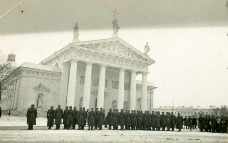 Tipiška proto ubagų propaganda: Prieš 85 metus iš lenkų okupantų atgautame Vilniuje vėl suplevėsavo Lietuvos vėliava