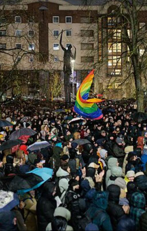 Ašaroti lietuviukai buvo suvaryti per lietų „protestuoti prieš Žemaitaitį“