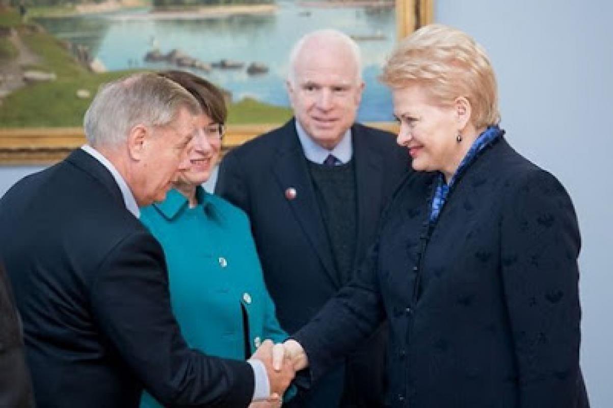 Prezidente Grybauskaite, kodėl jūs taip nekenčiate lietuvių tautos, kodėl vykdote jos genocidą?