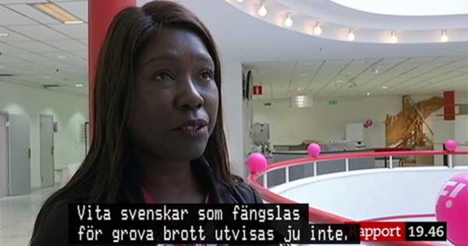 Švedams pasisekė: juodaodė iš Ugandos pažadėjo etninių švedų neišsiuntinėti iš Švedijos