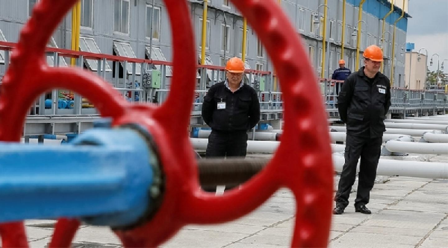 Ukraina tebeperka dujas iš Rusijos, tik per tarpininkus ir 2,4 karto brangiau