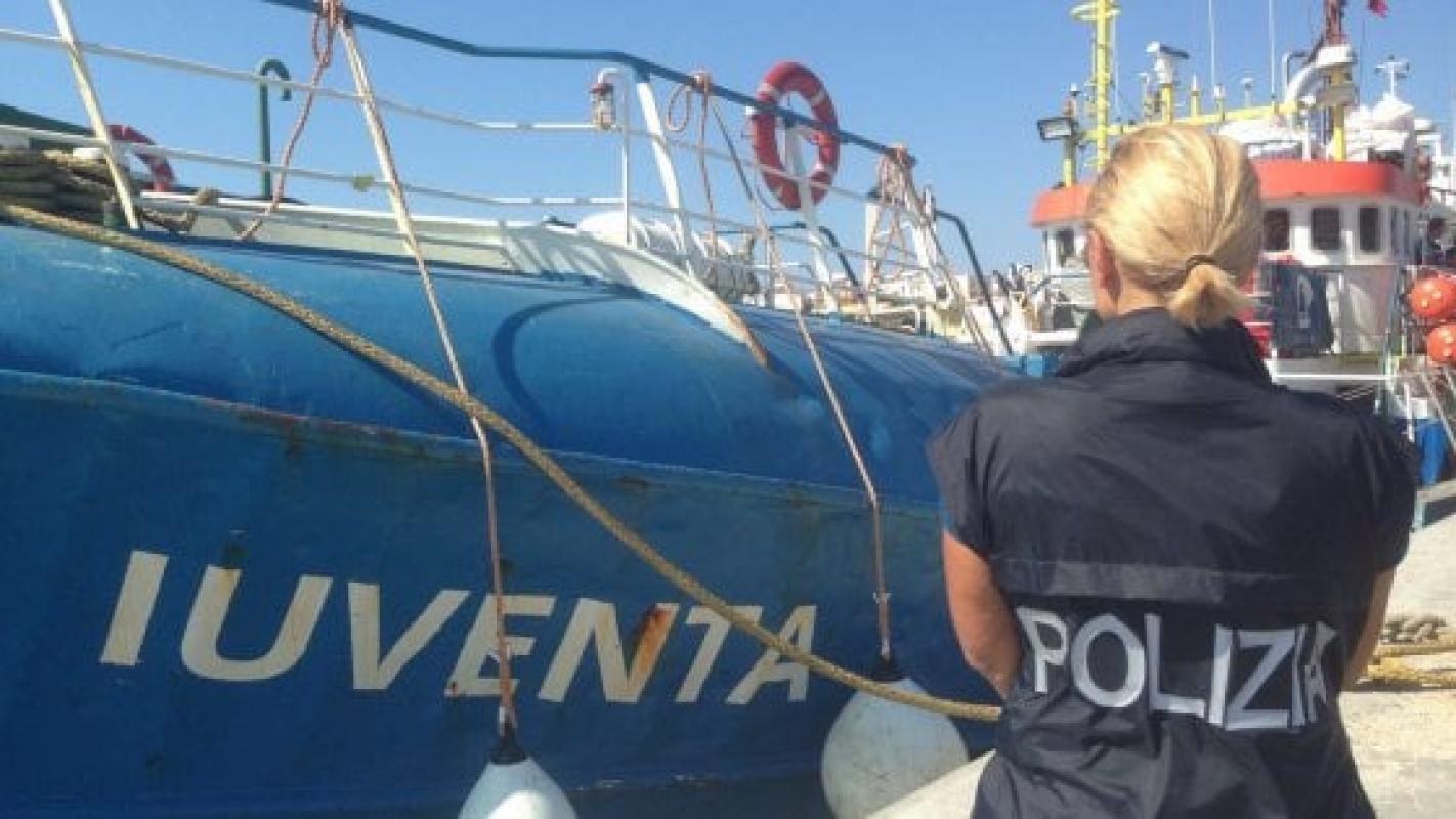 Italijos Lampedūzos uoste sulaikytas Vokietijos NVO laivas, užsiimantis nelegalių migrantų pervežimu į Europą