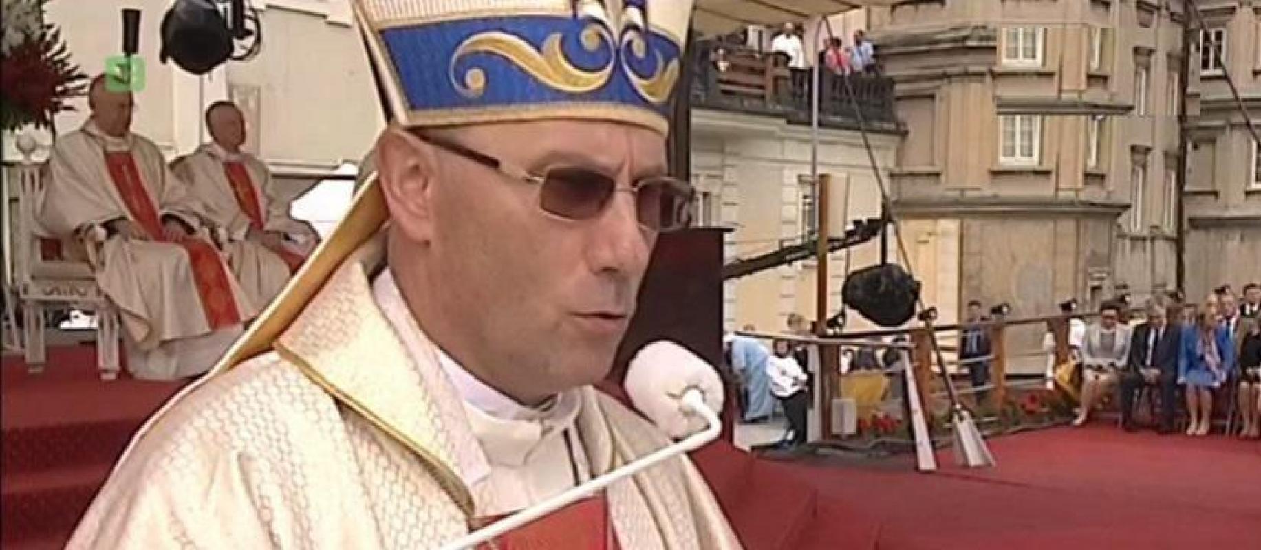 Lenkai kritikuoja jų bažnyčios hierarcho draudimą kunigams dalyvauti demonstracijoje prieš 