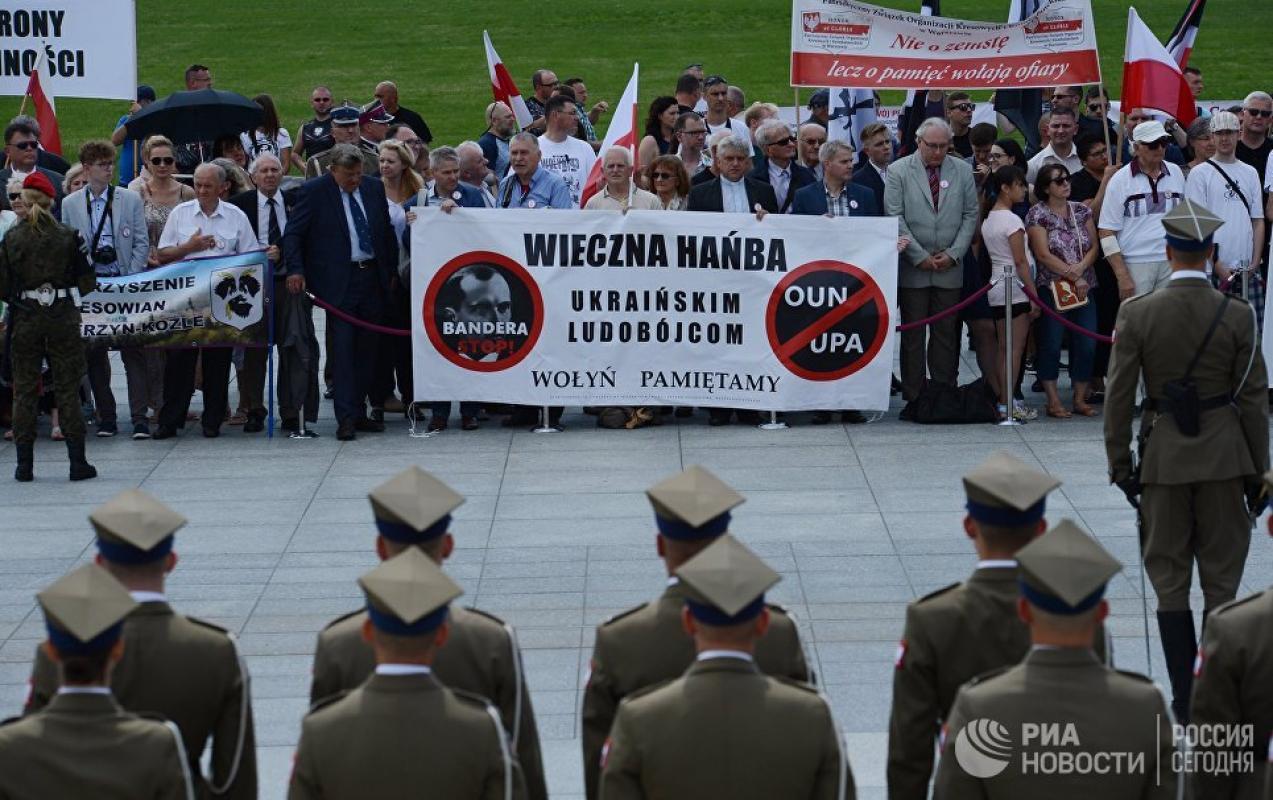 Lenkija rašo Ukrainai naują istoriją. Vakarai palieka Kijevą vieną