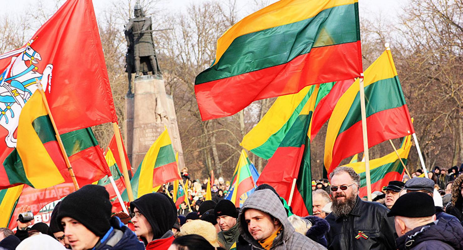 Lietuvos patriotai raginami susimesti vėliavėlėms