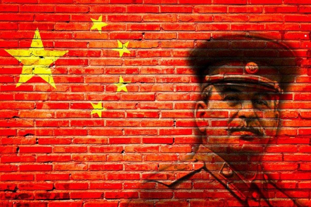 Apgynė Stalino garbę: Kinijoje per parodos atidarymą pasipiktinę kinai sumušė JAV-ų kultūros ataše, leidusį sau leptelėti apie „kruviną stalinizmą“
