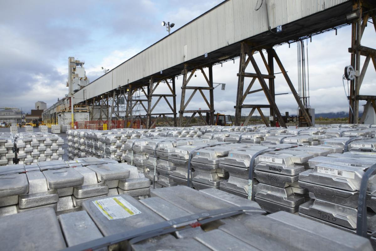 JAV sankcijų mostas: Rusijos aliuminio milžinas atiteks valstybei?