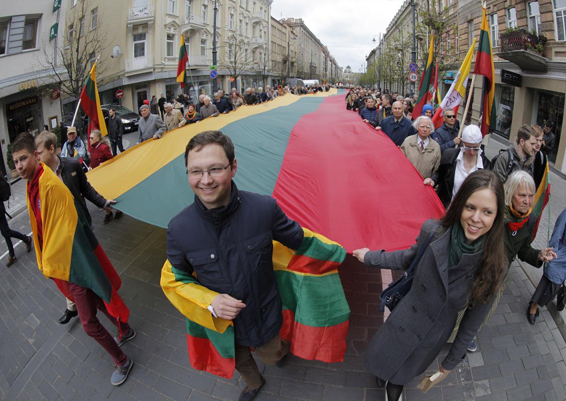 „Tautos forumas“, pagerbdamas trispalvės 100 metų sukaktį, protestuoja prieš Lietuvos ištautinimą bei išvalstybinimą