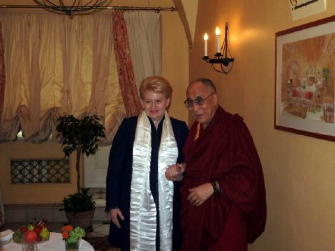 Lietuva pati padėjo kryžių ant Kinijos tranzito, Kinija baus už Dalai Lamos vizitą