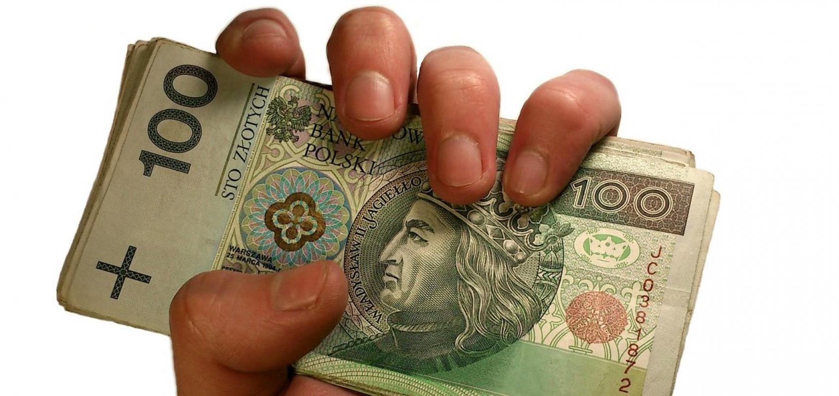 Lenkijoje vidutinis atlyginimas yra 1100 eurų, Lietuvoje - 876,4 eurų