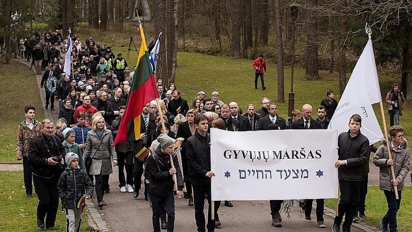 Iš 3.000 Lietuvoje gyvenančių žydų mažiau nei šimtas Paneriuose pagerbė savo nužudytus gentainius