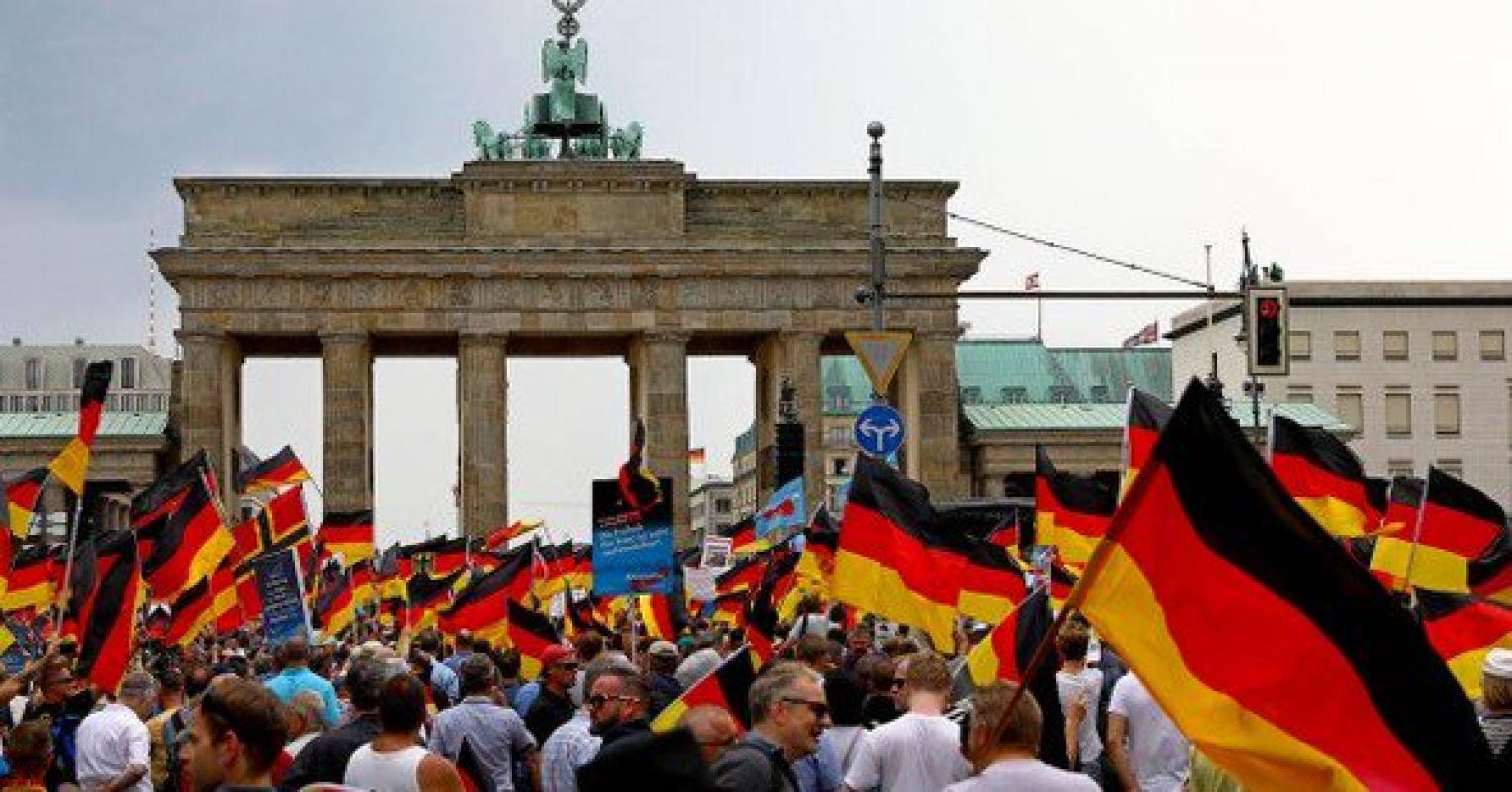 Berlyne tūkstančiai patriotų protestavo prieš 