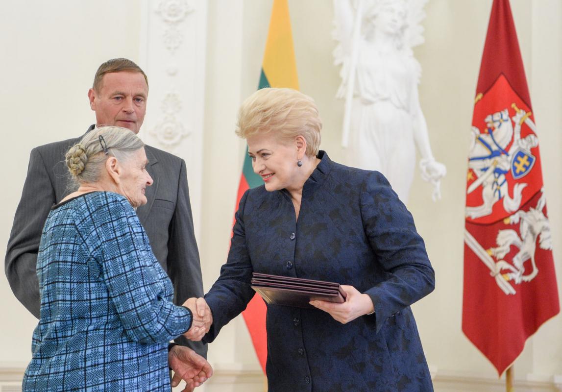 D.Grybauskaitė: Lietuva sieks pristatyti žydų gelbėtojus dokumentiniuose filmuose