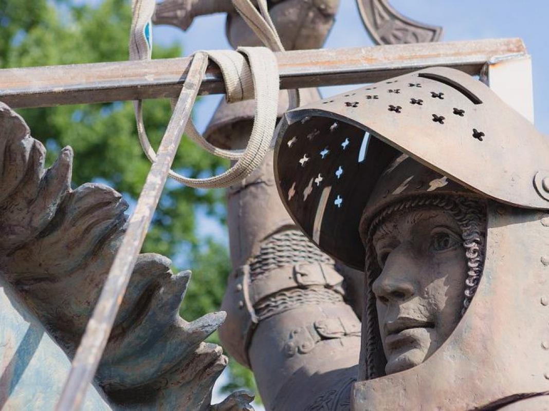 Kauno pilies kieme – pastatyta Vyčio skulptūra