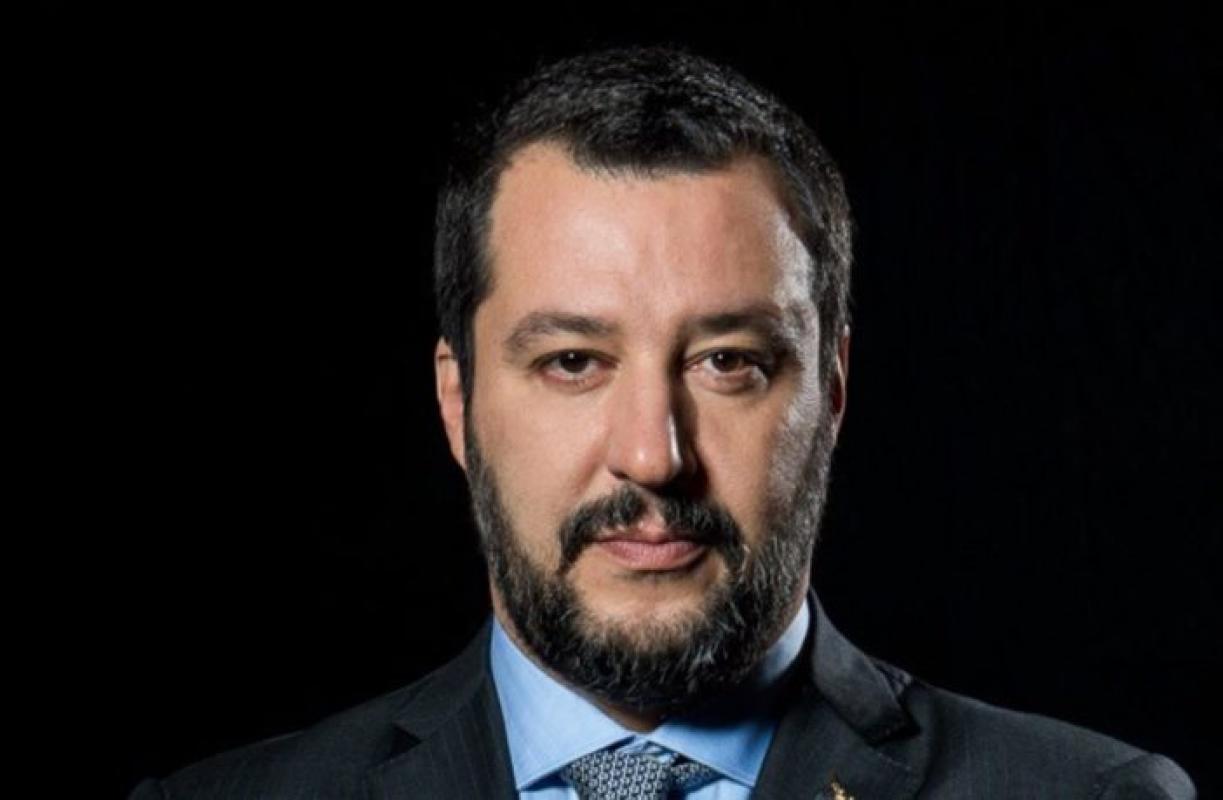 Salvini: nei vienas imigrantas neturi atplaukti su laivais prie Italijos krantų. Afrikiečių kontrabanda persikėlė į Ispaniją