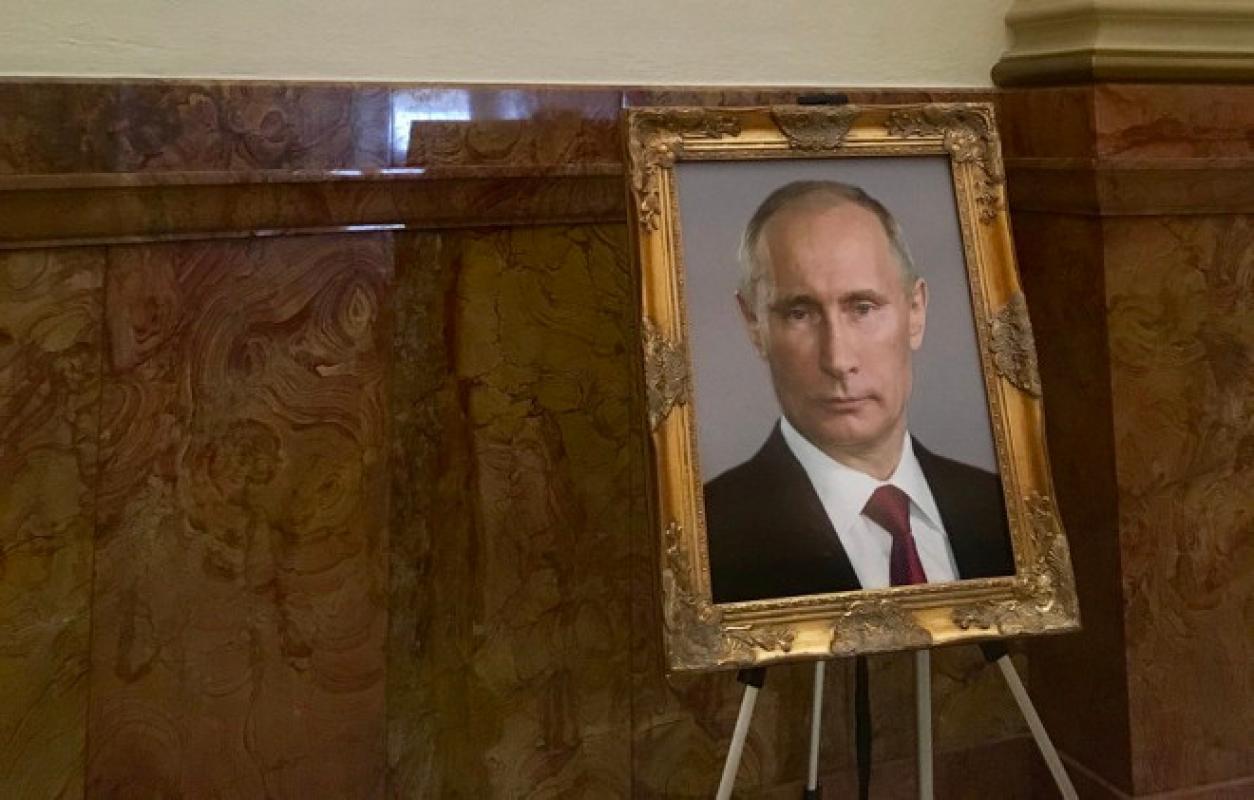 Nežinomieji patalpino V. Putino portretą Kolorado valstijos Kapitolijuje vietoje D. Trampo portreto