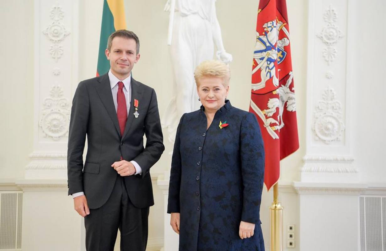 Dalios Grybauskaitės apdovanotas švietėjas, primena visą šūsnį formų žodžio „pisti“